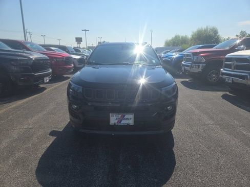 Used 2025 Jeep Compass Limited w/ Sun & Sound Group AWD/4WD image 3