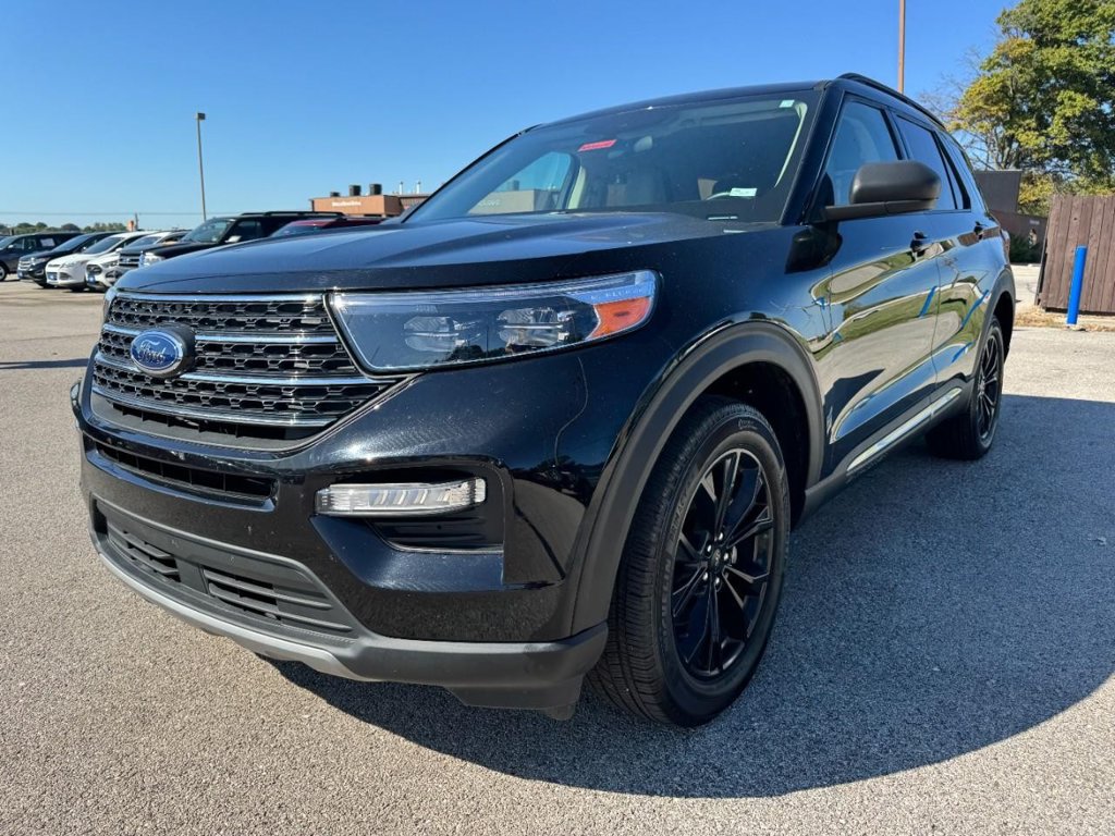 Certified 2023 Ford Explorer XLT w/ Equipment Group 202A AWD/4WD image 8