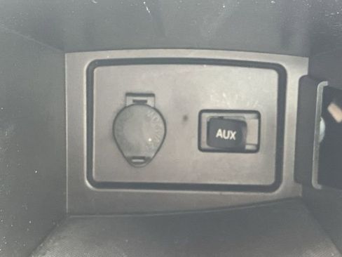 Used 2009 Toyota Camry LE FWD image 25