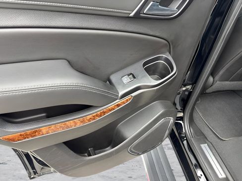 Used 2019 Chevrolet Tahoe Premier AWD/4WD image 19