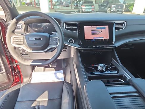 Used 2024 Jeep Wagoneer L Series III w/ Premium Group I AWD/4WD image 31