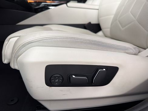 Used 2024 BMW i5 eDrive40i w/ Executive Package RWD image 15