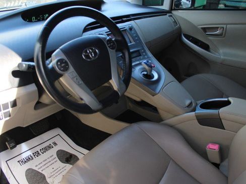 Used 2013 Toyota Prius Four FWD image 4