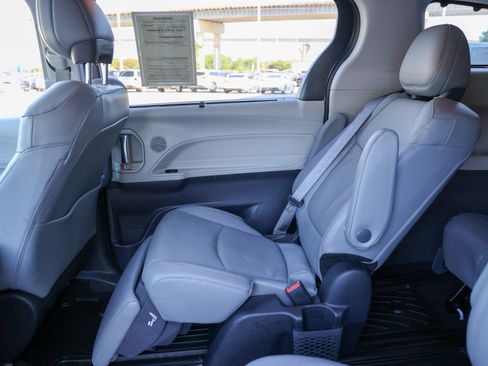 Certified 2023 Toyota Sienna Limited FWD image 44