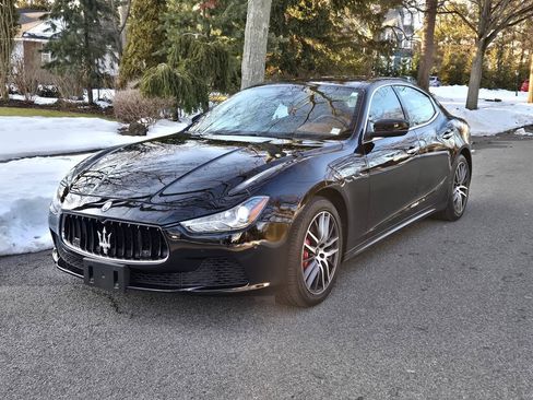 Used 2017 Maserati Ghibli S Q4 AWD/4WD image 2