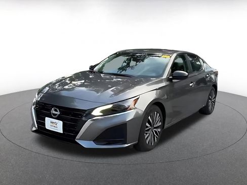 Used 2025 Nissan Altima 2.5 SV FWD image 7