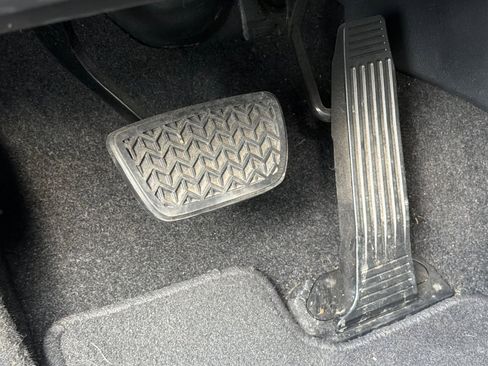 Used 2021 Toyota Venza Limited image 44