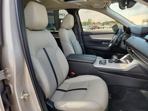 Used 2024 MAZDA CX-90 3.3 Turbo w/ Preferred Plus AWD/4WD image 15