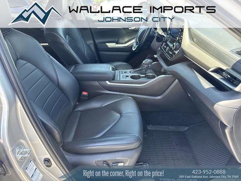 Used 2021 Toyota Highlander XLE AWD/4WD image 38