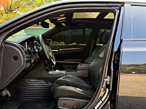Used 2014 Chrysler 300 SRT8 w/ Leather Interior Group RWD image 9