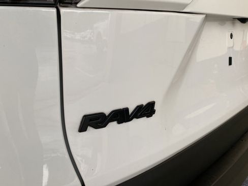 Used 2023 Toyota RAV4 LE AWD/4WD image 32