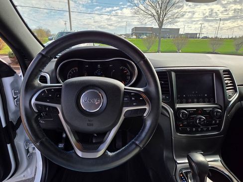 Used 2018 Jeep Grand Cherokee Laredo image 15