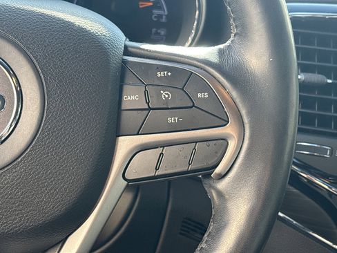 Used 2020 Jeep Grand Cherokee Limited w/ Luxury Group II image 19