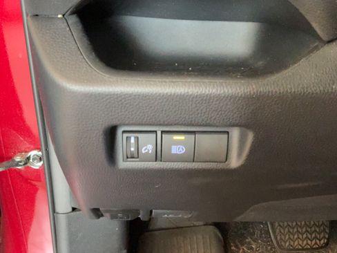 Used 2020 Toyota RAV4 XLE FWD image 23