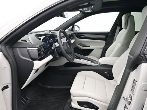 New 2026 Porsche Macan Electric image 4