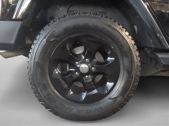 Used 2014 Jeep Wrangler Unlimited Sahara w/ Connectivity Group AWD/4WD image 20