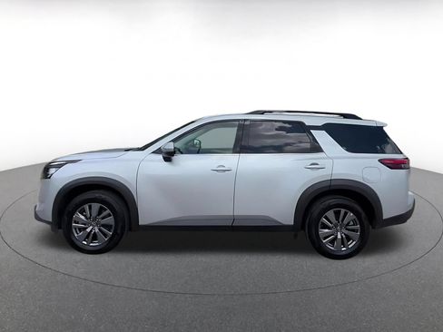 Used 2025 Nissan Pathfinder SV FWD image 9