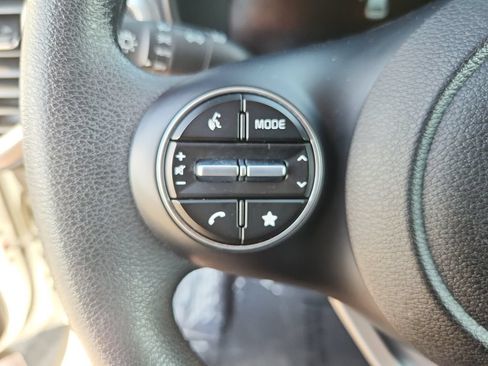 Used 2025 Kia Soul LX w/ LX Technology Package FWD image 19