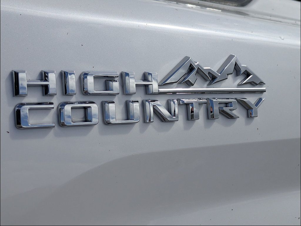Used 2025 Chevrolet Silverado 3500 High Country w/ Technology Package AWD/4WD image 12