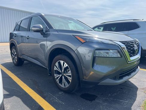 Used 2023 Nissan Rogue SV w/ SV Premium B Package image 2