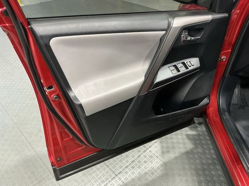 Used 2017 Toyota RAV4 XLE image 18