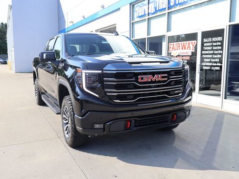 Used 2023 GMC Sierra 1500 AT4 w/ AT4 Premium Package AWD/4WD image 2