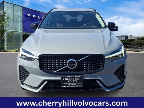 Certified 2025 Volvo XC60 B5 Plus image 2