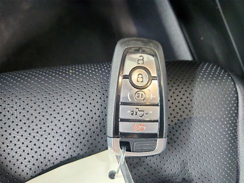 Used 2024 Ford F250 Lariat w/ Chrome Package image 33