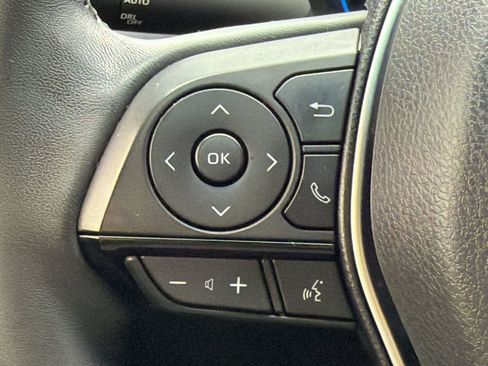Used 2022 Toyota Venza XLE AWD/4WD image 17