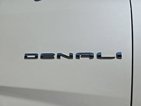 Used 2023 GMC Yukon Denali Ultimate AWD/4WD image 10