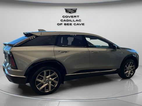 New 2026 Cadillac Optiq Luxury 1 image 8