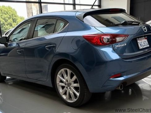 Used 2017 MAZDA MAZDA3 Touring image 4
