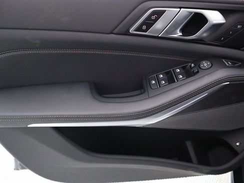 New 2025 BMW X5 xDrive50e w/ Premium Package AWD/4WD image 17