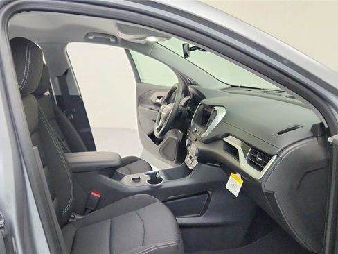 Used 2024 GMC Terrain SLE image 31