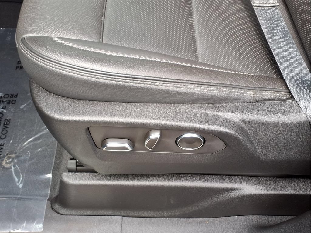 Certified 2023 GMC Yukon Denali w/ LPO, Floor Liner Package AWD/4WD image 15