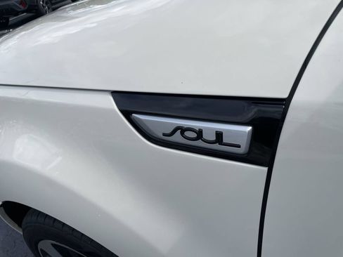 Used 2015 Kia Soul ! w/ Umber Package 1 FWD image 7