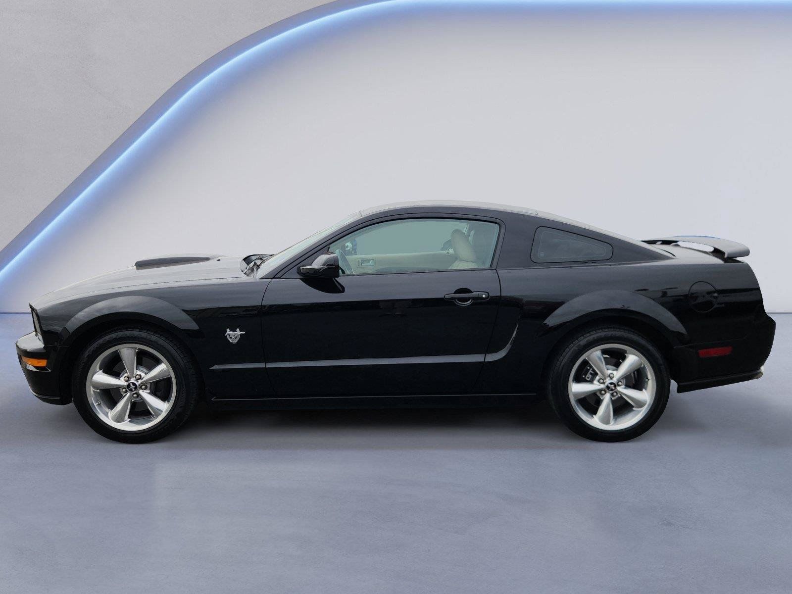 Used 2009 Ford Mustang GT RWD image 6
