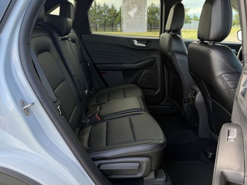 Used 2025 Ford Escape Platinum AWD/4WD image 21