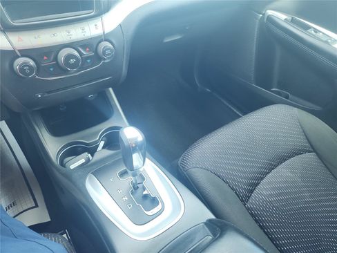 Used 2019 Dodge Journey SE w/ Connectivity Group FWD image 32