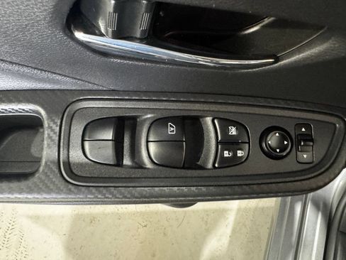 Used 2025 Nissan Versa SV FWD image 17