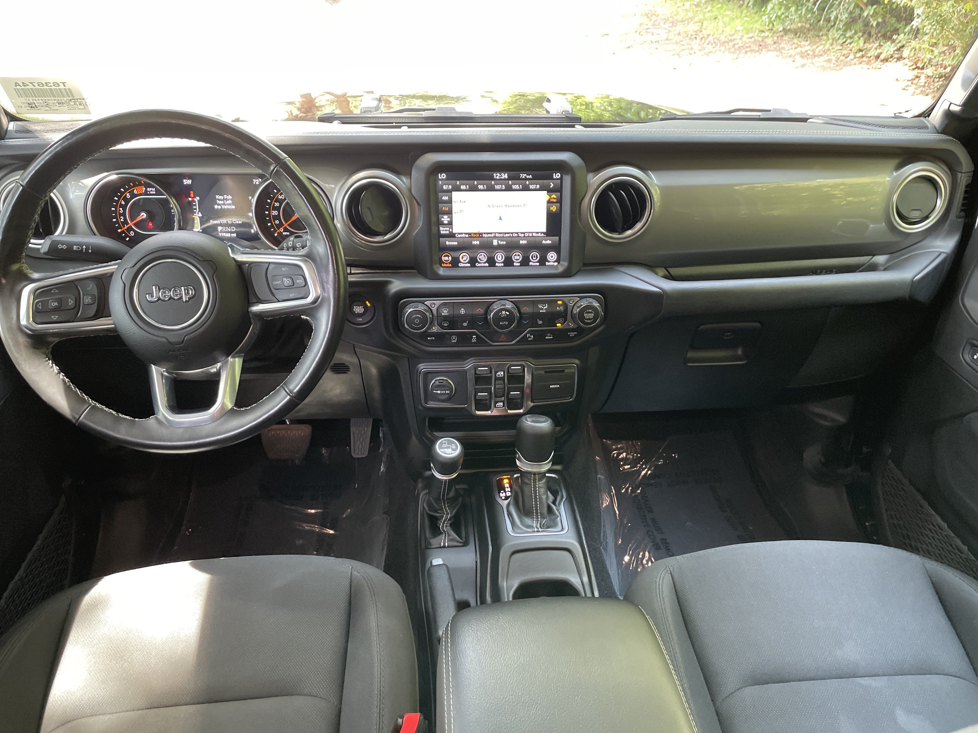 Used 2022 Jeep Wrangler Unlimited Sahara w/ LED Lighting Group AWD/4WD image 27