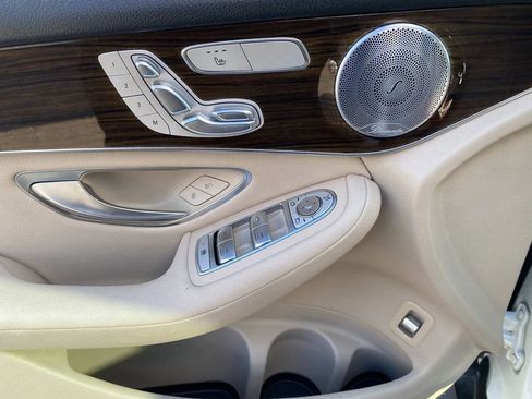 Used 2018 Mercedes-Benz GLC 300 4MATIC image 10