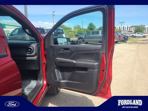 Used 2026 Chevrolet Colorado W/T w/ Advanced Trailering Package AWD/4WD image 16