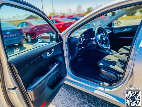 Used 2021 Kia Forte LXS image 10