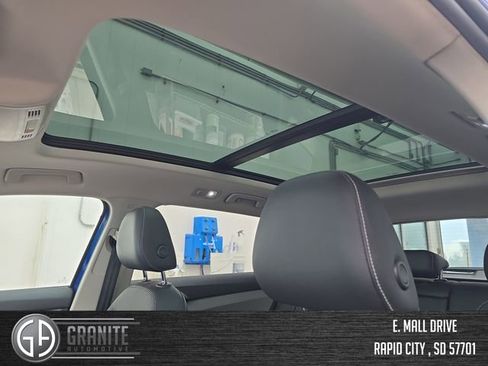 Used 2022 Volkswagen Taos SE w/ Panoramic Sunroof Package AWD/4WD image 22