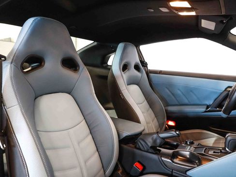 Used 2024 Nissan GT-R w/ Floor Mat Package AWD/4WD image 31