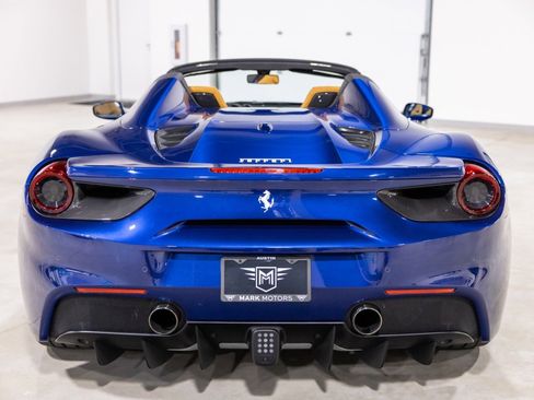 Used 2019 Ferrari 488 Spider image 8