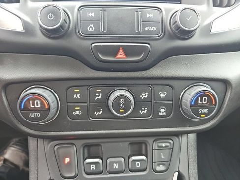 Used 2019 GMC Terrain SLE w/ Driver Convenience Package AWD/4WD image 16