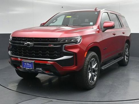 Used 2024 Chevrolet Tahoe Z71 w/ Luxury Package AWD/4WD image 3