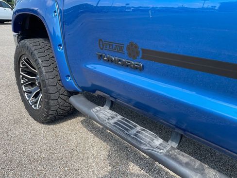 Used 2018 Toyota Tundra SR5 w/ SR5 Upgrade Package AWD/4WD image 13